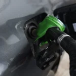 Scăderea prețului benzinei sub 8 lei: O analiză detaliată a contextului și implicațiilor pentru piața românească