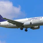 Impactul anularii a 20.000 de zboruri Lufthansa: o analiză detaliată pentru călătorii români