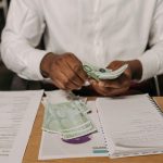 Finantarea prin „Micro-Comunitati” (Lansarea tip NFT/Token) si conceptul de Customer-as-Investor